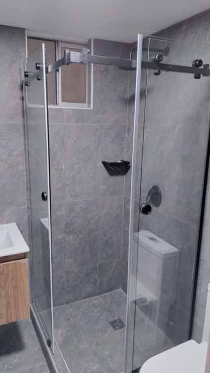 División de baño ático corte inclinado Bogotá